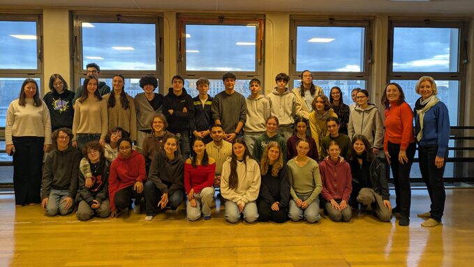 groupe salle danse.jpeg