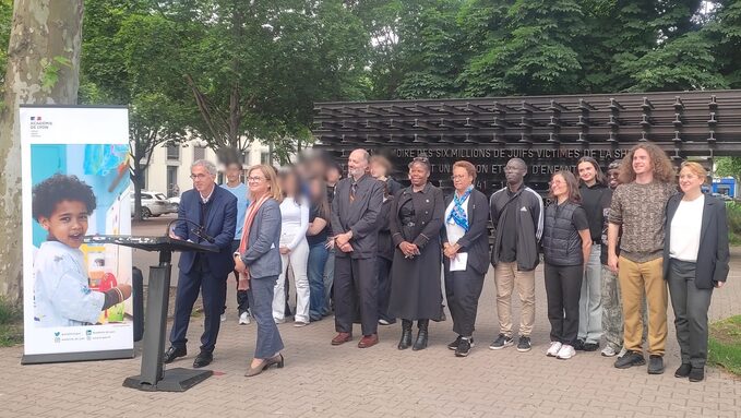 photo groupe rectrice place carnot_blur - copie.jpeg